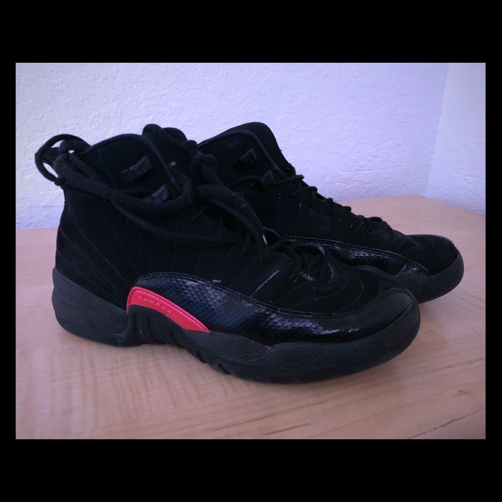 Boys Jordan Sneakers size 7Y